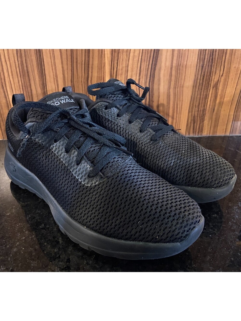 SKECHERS GO WALK Men’s Black Lace-Up Walking Athletic Sneaker Low Top 15601 7.5